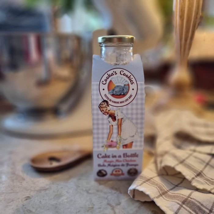 Натуральна суміш для приготування святкового торту для собак Cooka's Cookies Cake In Bottle з Куркою 320 г