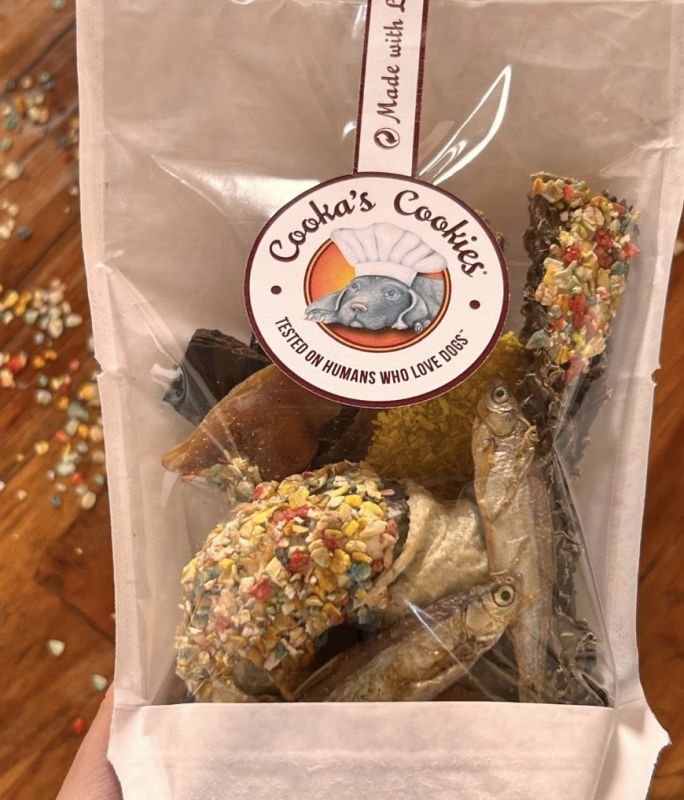 Святковий набір натуральних ласощів для собак Cooka's Cookies Candy Crush 190 г