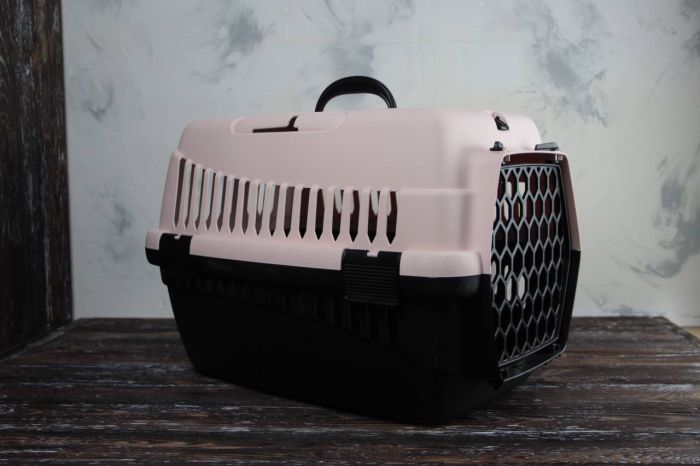 Переноска для тварин Пудрово-чорна пластик 55х39х36 см до 8 кг