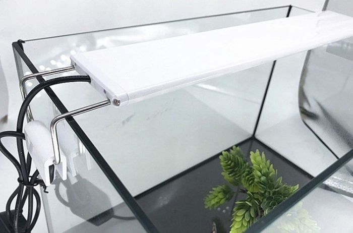 LED-світильник для акваріума Quanlong в білому корпусі 40 см