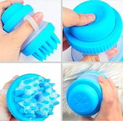 Щітка для тварин миюча з дозатором 