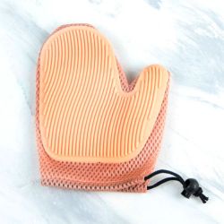 Рукавичка двостороння для вичісування шерсті пудра 