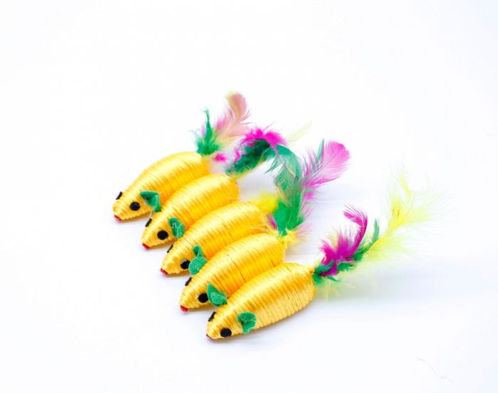 Миша іграшка для кішок різнокольорова нейлон з пером 6см 4 шт NT662N 