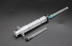 Шприц 10мл з двома голками 21G22G, 3-компонентний  для ветеринарних та медичних інєкцій.