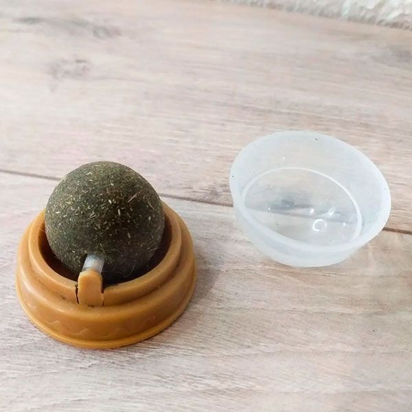 Ласощі для котів кулька-лизун із котячою мятою 