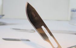 Скальпель хірургічний одноразовий MEDICARE  1шт 22